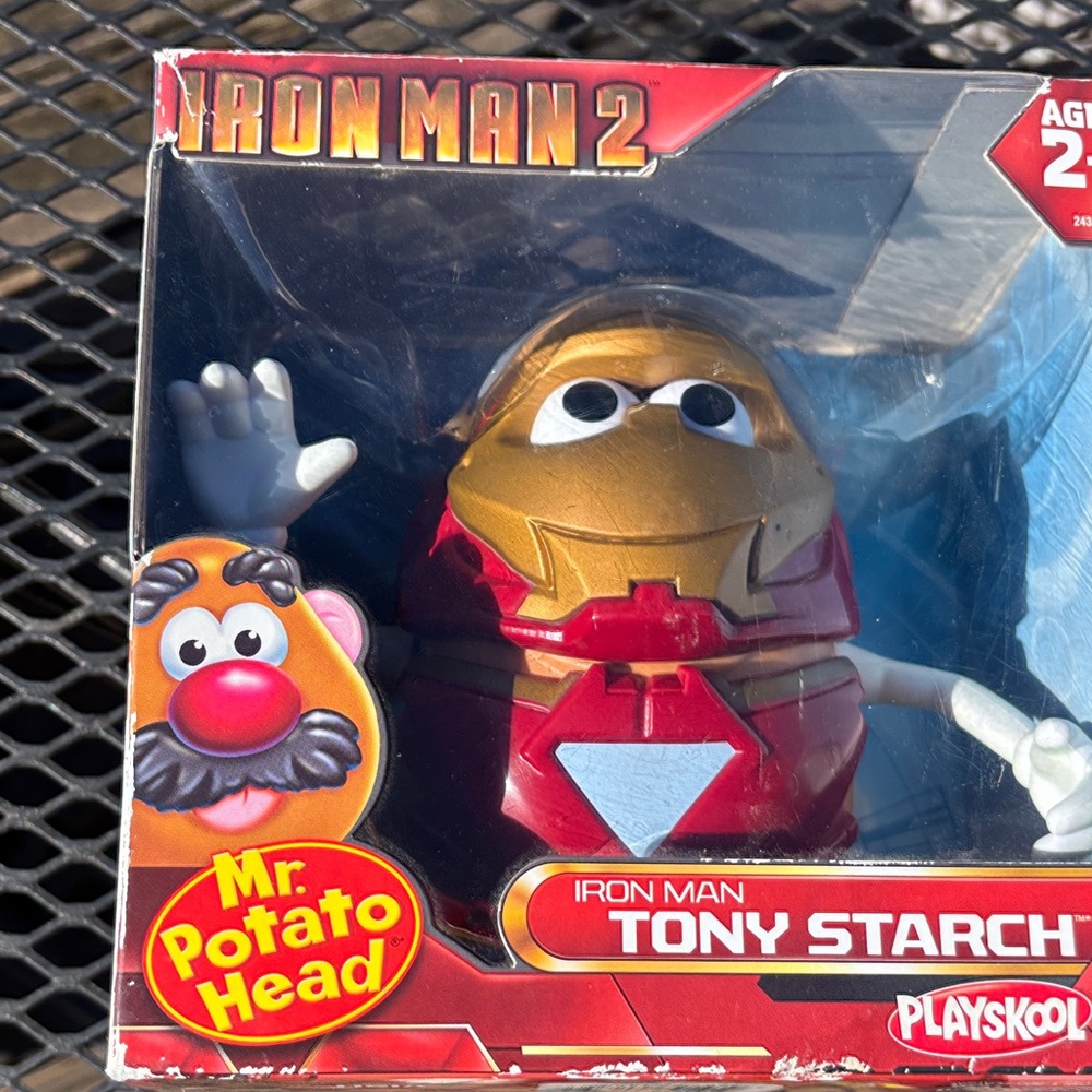Hasbro Mr. Potato Head Tony Starch - Red and Gold - Picture 3 of 8
